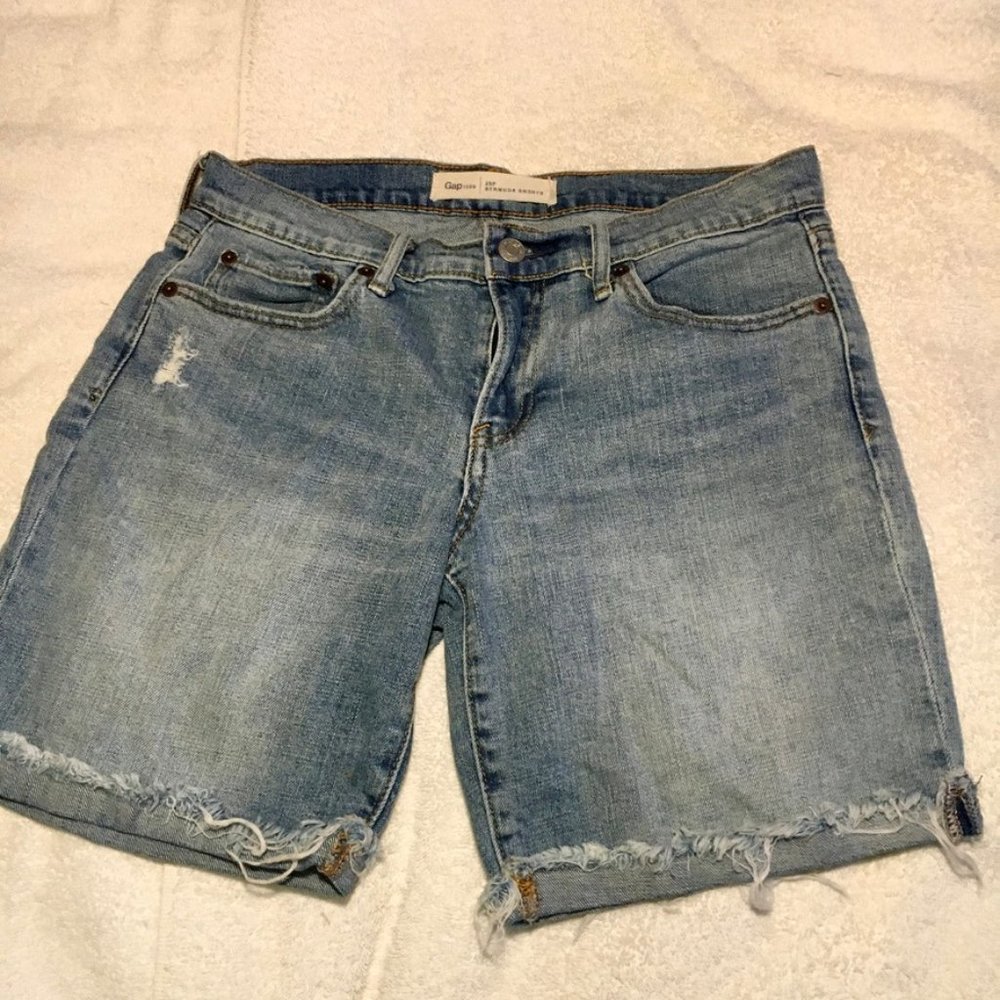 Gap. Women. Bermuda Shorts. Light Blue. Size 26P.